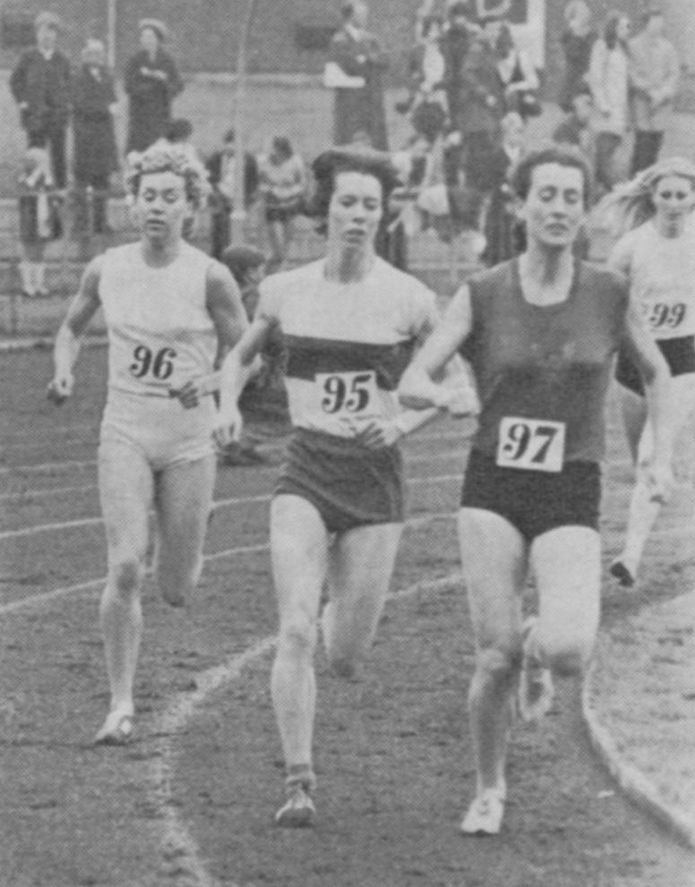 Barbara Banks (97) leads from Jane Perry and Lillian Board at West London; Lillians was 3rd in 4:55.7 in this her mile debut. (Photo credit Colin Elsey)