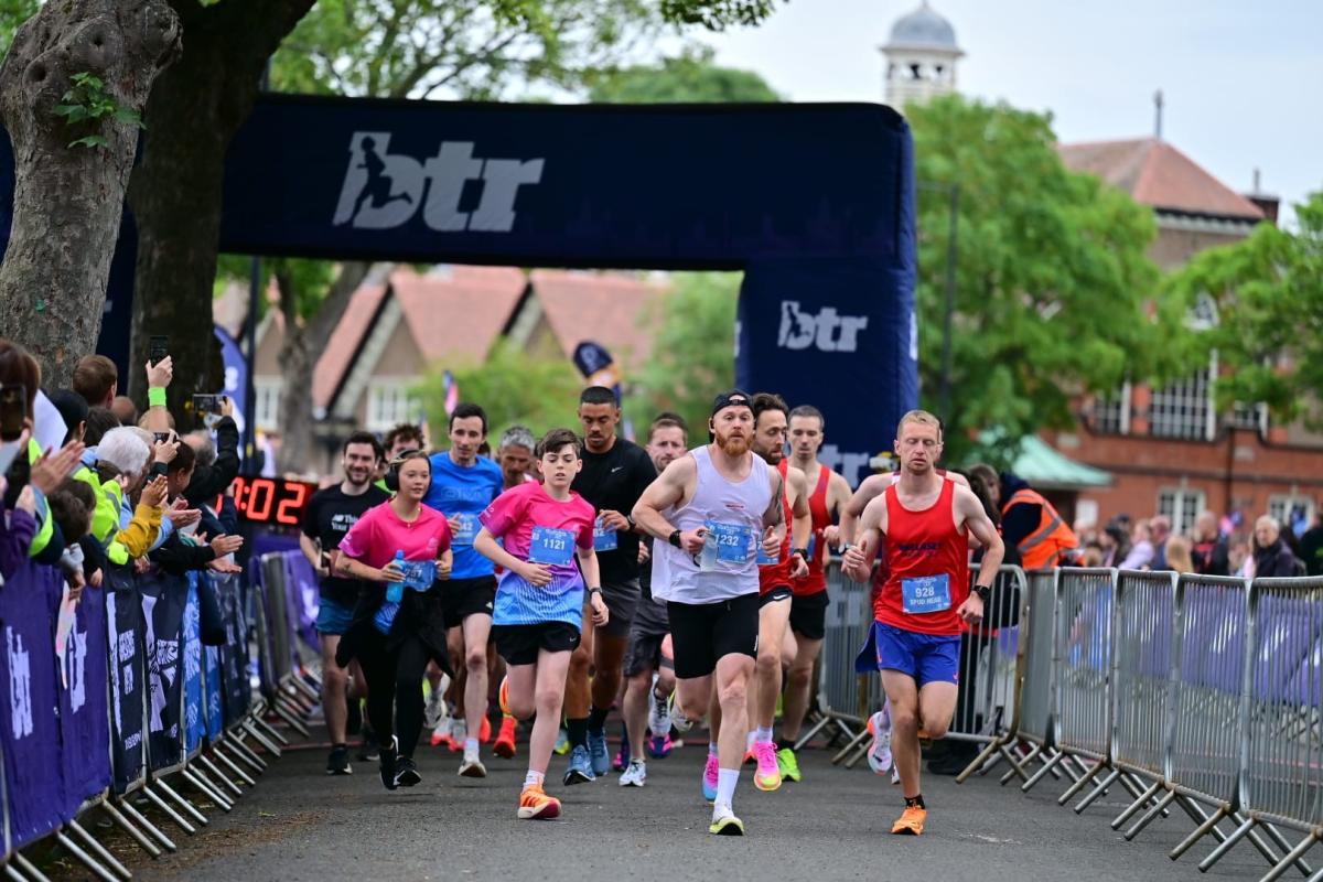 Start of the Port Sunlight 10k with Olly Chadwick the eventual wiiner setting the early pace.